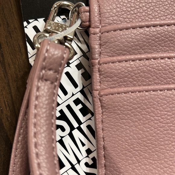 Steve Madden Zip Around CardCase Wristlet & keychain - Picture 7 of 11